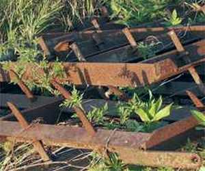 (rusty junk)